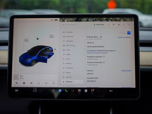 Used 2018 Tesla Model 3 Long Range RWD image 13