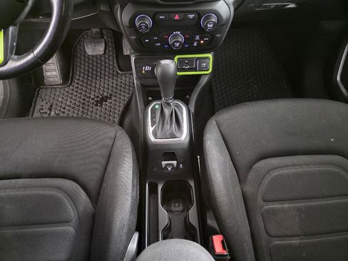 Used 2018 Jeep Renegade Latitude w/ Cold Weather Group image 34