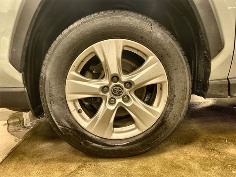 Used 2021 Toyota RAV4 XLE image 10