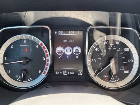 Used 2016 Nissan Titan SV AWD/4WD image 31