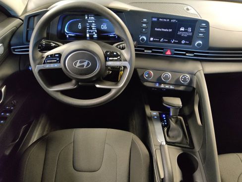 Used 2024 Hyundai Elantra SE FWD image 22