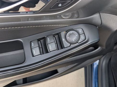 Used 2023 Chevrolet Traverse LT FWD image 20