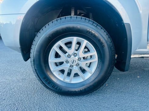 Used 2018 Nissan Frontier SV image 18