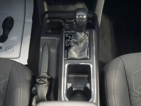 Used 2017 Toyota Tacoma TRD Off-Road AWD/4WD image 32