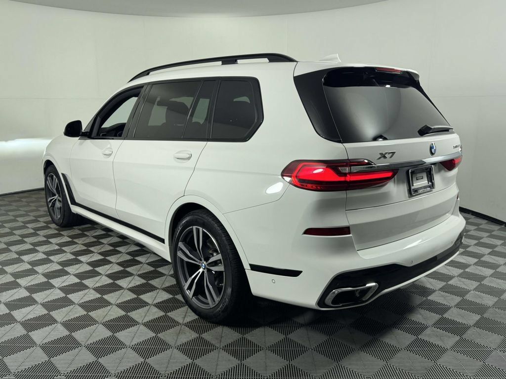 Used 2022 BMW X7 xDrive40i w/ M Sport Package AWD/4WD image 8