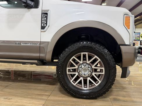 Used 2018 Ford F250 King Ranch w/ King Ranch Ultimate Package AWD/4WD image 4