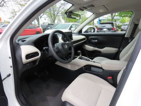 Used 2023 Honda HR-V LX image 2