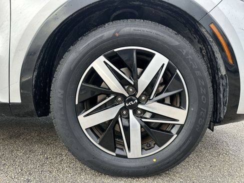 Certified 2022 Kia Sorento S FWD image 18
