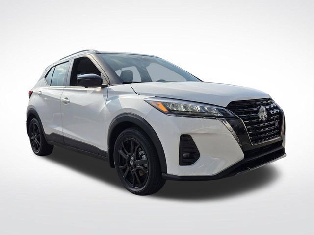 Used 2023 Nissan Kicks SR w/ SR Premium Package FWD image 1