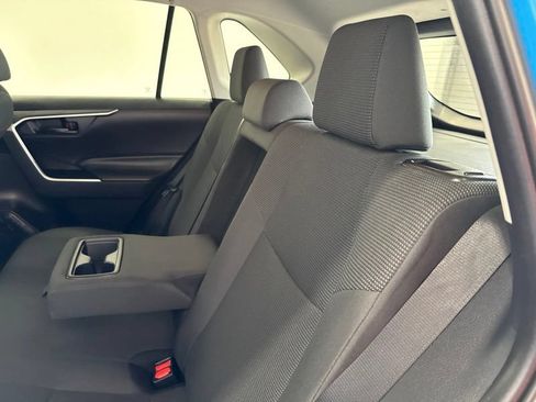 Used 2019 Toyota RAV4 LE w/ Carpet Mat Package AWD/4WD image 16