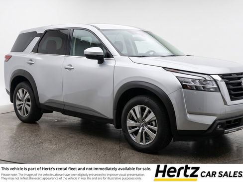 Used 2025 Nissan Pathfinder SV image 1