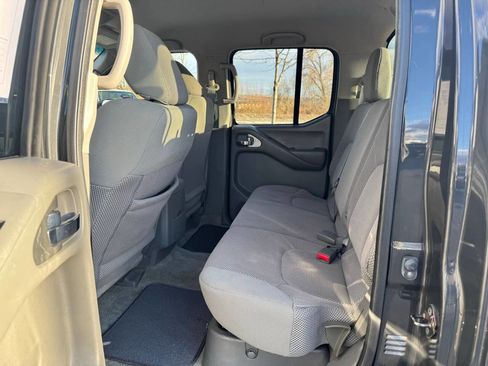 Used 2015 Nissan Frontier SV image 23