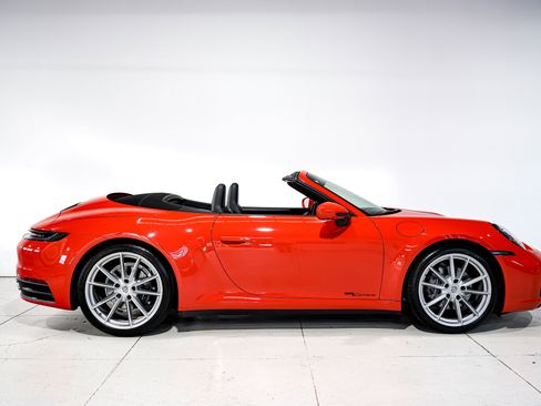 Used 2022 Porsche 911 Carrera image 2