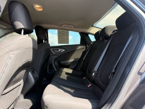 Used 2016 Chrysler 200 Limited image 24