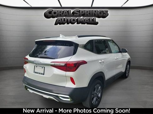 Used 2023 Kia Seltos S w/ Navigation Package FWD image 2