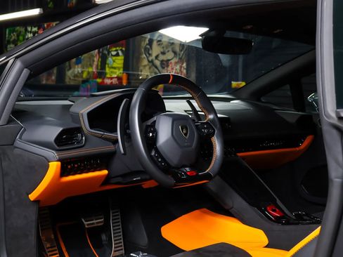 Used 2023 Lamborghini Huracan Tecnica image 13