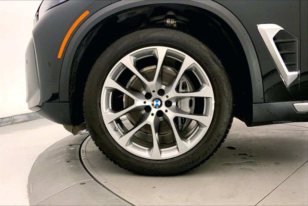Certified 2026 BMW X5 xDrive40i AWD/4WD image 8