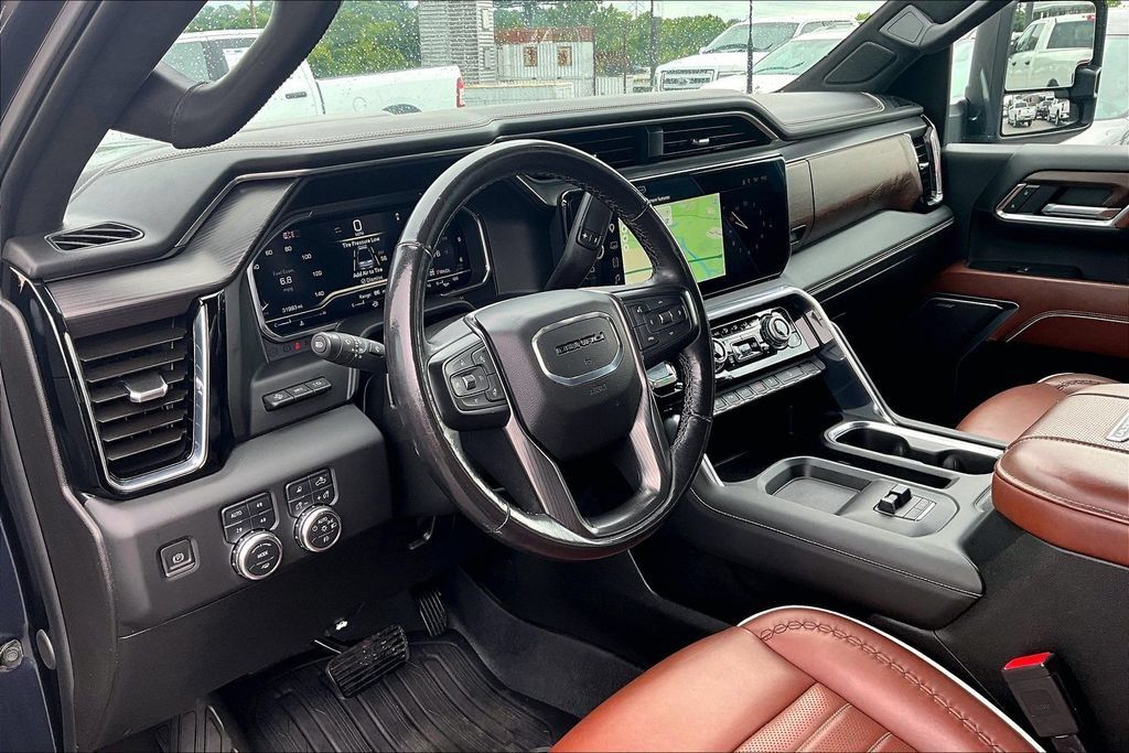 Used 2024 GMC Sierra 3500 Denali Ultimate AWD/4WD image 19