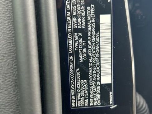 Certified 2025 Volvo XC40 B5 Plus image 28