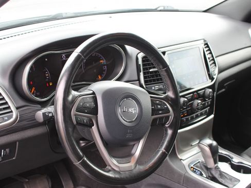 Used 2020 Jeep Grand Cherokee Altitude AWD/4WD image 10