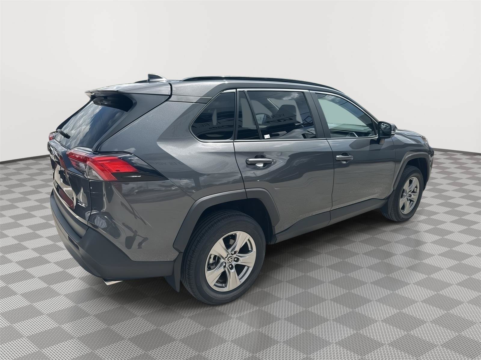 Used 2024 Toyota RAV4 XLE FWD image 5