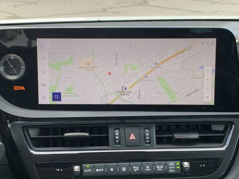Used 2025 Lexus ES 300h w/ Premium Package FWD image 29