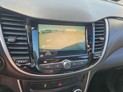 Used 2019 Chevrolet Trax LT w/ LT Convenience Package image 17