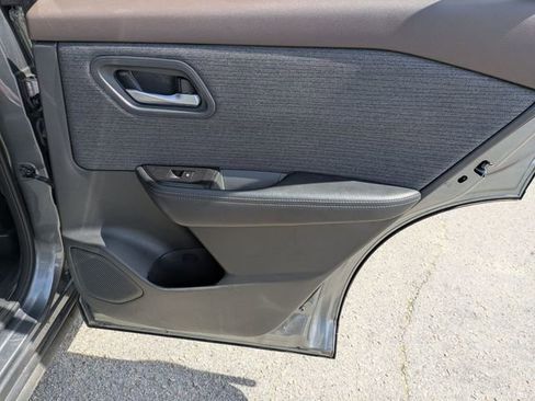 Used 2023 Nissan Rogue SV image 28