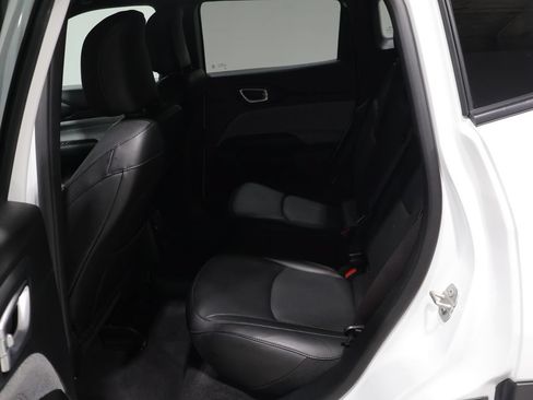 Used 2023 Jeep Compass Latitude AWD/4WD image 18