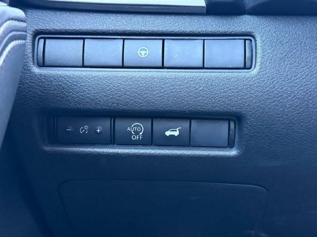Used 2024 Nissan Rogue SV FWD image 28