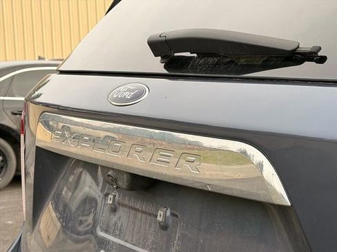 Used 2021 Ford Explorer XLT w/ Equipment Group 202A image 19