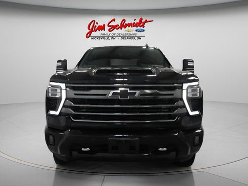 Used 2024 Chevrolet Silverado 2500 High Country w/ High Country Premium Package image 3