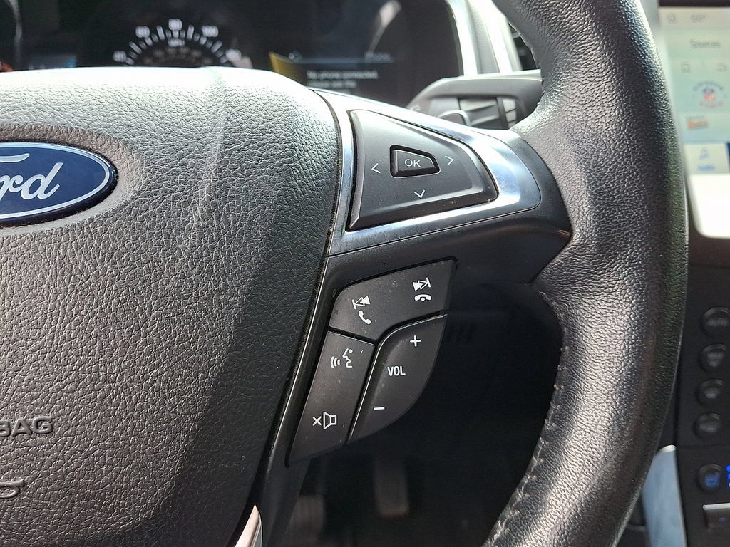 Used 2020 Ford Edge Titanium w/ Equipment Group 301A AWD/4WD image 21