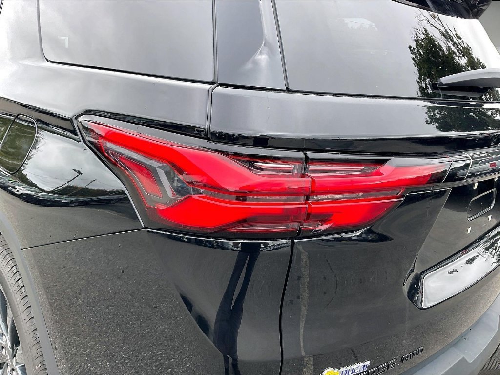 Used 2023 Chevrolet Traverse RS AWD/4WD image 32