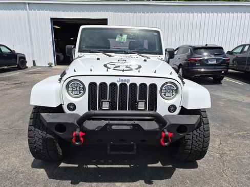 Used 2012 Jeep Wrangler Unlimited Sahara w/ Connectivity Group AWD/4WD image 2