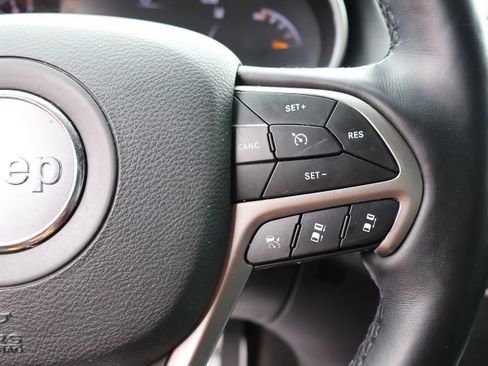 Used 2021 Jeep Grand Cherokee Limited w/ Luxury Group II image 35