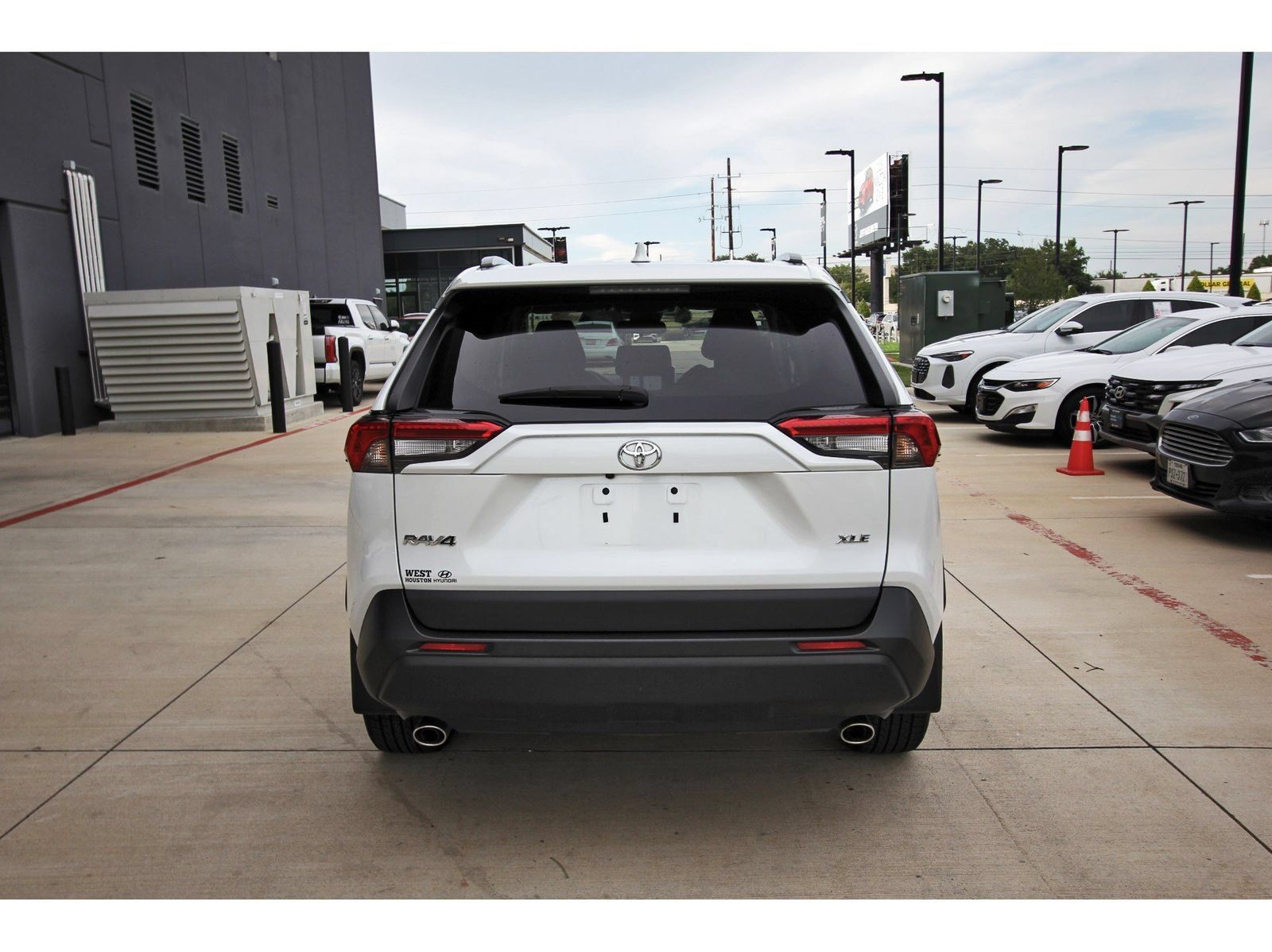 Used 2024 Toyota RAV4 XLE Premium FWD image 7