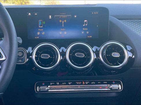 Used 2025 Mercedes-Benz GLA 250 image 7