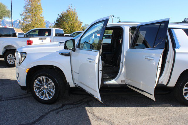 Used 2024 GMC Yukon XL SLT w/ SLT Luxury Package AWD/4WD image 9