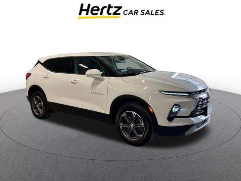 Used 2025 Chevrolet Blazer LT FWD image 1