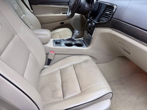 Used 2020 Jeep Grand Cherokee Overland image 12