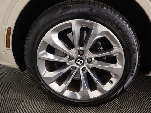 Certified 2023 Bentley Bentayga V8 image 31