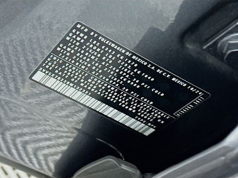 Used 2024 Volkswagen Taos SE image 12