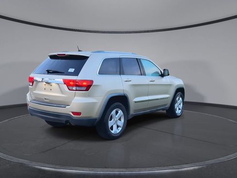 Used 2011 Jeep Grand Cherokee Laredo RWD image 8
