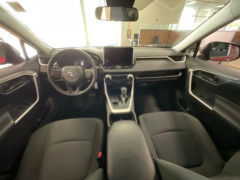 Used 2025 Toyota RAV4 LE AWD/4WD image 9