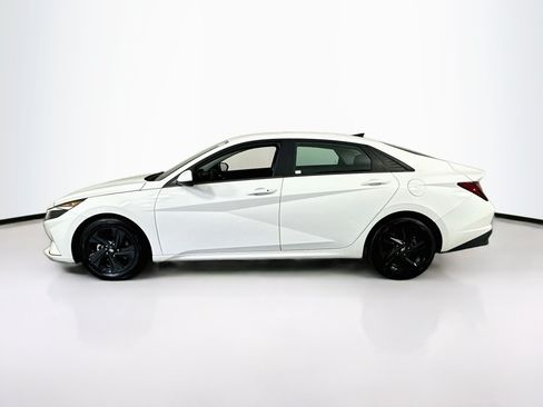 Used 2023 Hyundai Elantra SEL w/ Preferred Accessory Package FWD image 8