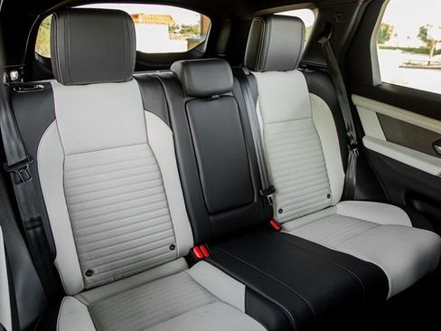 Used 2024 Land Rover Discovery Sport Dynamic SE image 23