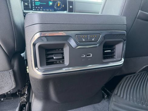 Used 2025 Chevrolet Silverado 2500 LTZ w/ LTZ Convenience Package AWD/4WD image 32