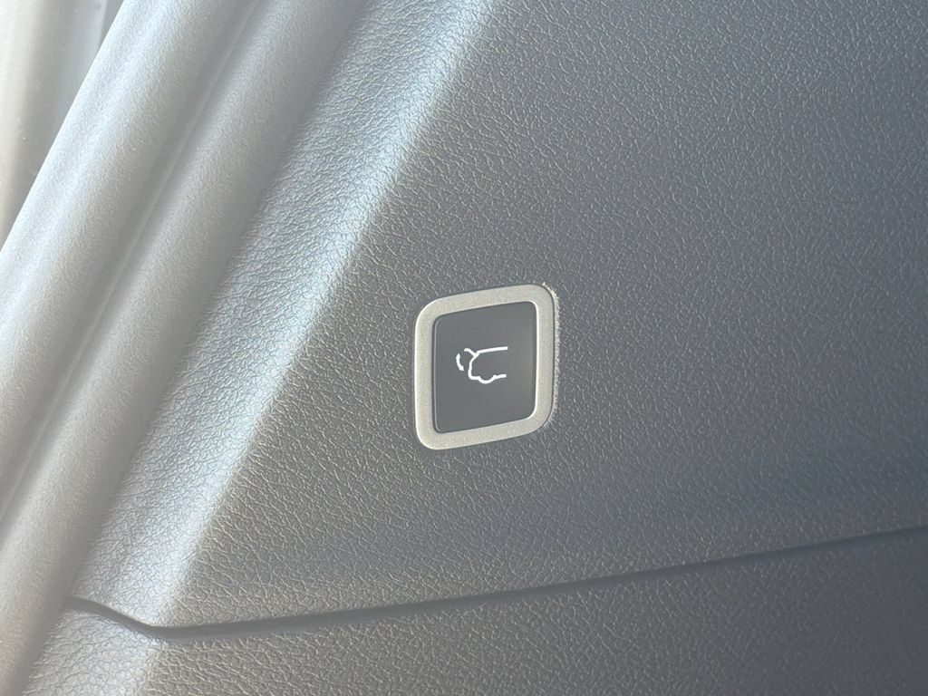 Used 2026 Chrysler Pacifica Pinnacle FWD image 21