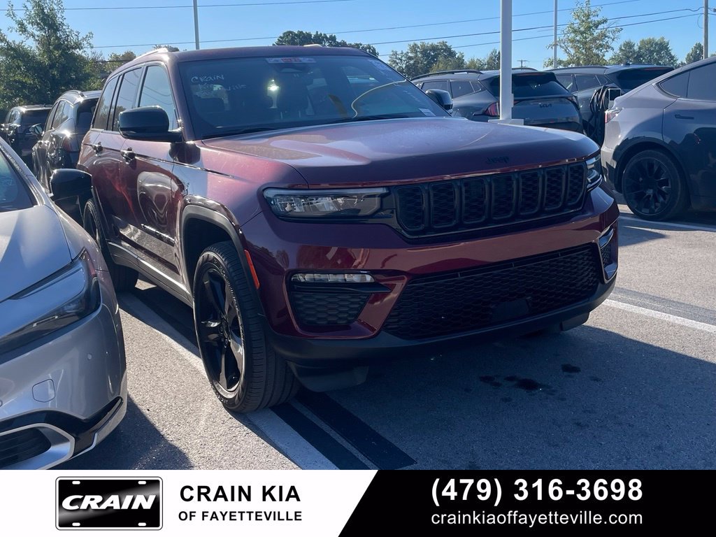Used 2024 Jeep Grand Cherokee Limited w/ Black Appearance Package AWD/4WD image 1